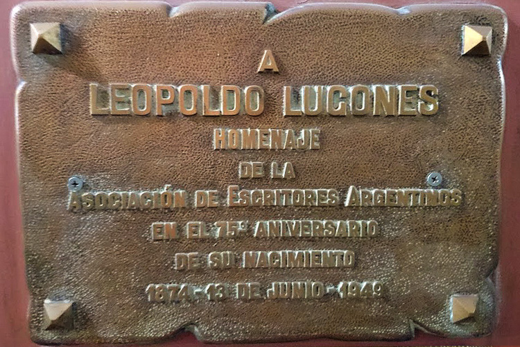Placa recordatoria que la Asociación de Escritores Argentinos (ADEA) colocó -en 1949- en homenaje al poeta Leopoldo Lugones,